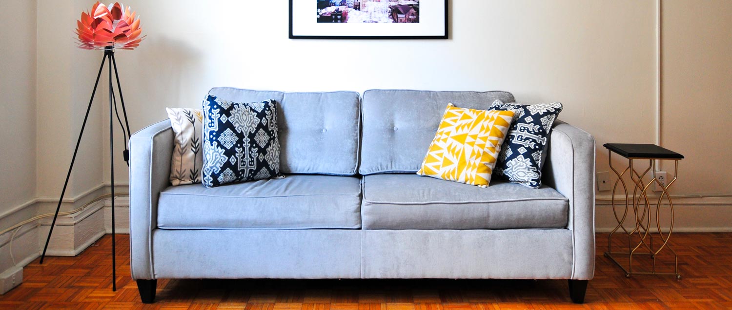 Come pulire un divano in tessuto, i nostri consigli