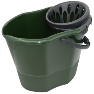 Secchio con strizzatore 15 lt realizzato con materiuale riciclato verde con strizzatore e manico antracite